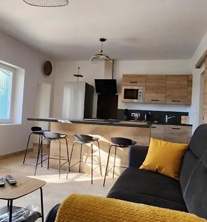 Mazet Chantilly, 3 Etoiles De France, Apartment